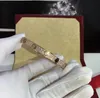 Kvinnlig rostfritt guldstål Parbredd 7mm Diamond Valentines Day Present Girl Friend Jewelry Designer Armband