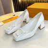 Pumps for Women Designer Slingback Heels Quadrat Zehenschuhe Sandalen Sandles Sandles Chunky Block Heel Slingback Pumpe Schwarze weiße Nacktleder -Leder -Kätzchen -Absätze Kleidschuhe