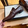 Klassiska italienska herrklänskor 2023 Oxford äkta Moccasins Brown Black Men's Designer Loafers Shoes Classic High Quality Wedding Office Dress Shoes for Men