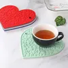 Tappetini da tavolo Tappetino impermeabile antiscivolo in silicone a forma di cuore con cuscinetto per bicchieri con isolamento termico dai colori intensi
