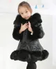 Winterkinderen Warm Faux PU Lederen bont jas HUWED WARME bovenkleding Dikkeling babykinderen herfst meisje faux bont kraagkleding 231221