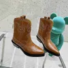 Chaussures de créateurs célèbres Bottes de cowboy occidentales À la mode Un incontournable pour l'automne et l'hiver Plein de design Style cool et cool Tenues tendance Grandes, fines et droites