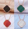 6h6j Pendant Necklaces Designer Necklace for Women Love Clover Jewelry Woman 18k Gold Silver Diamond Chain Black Shell Luxury Birt