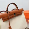 مصمم حقيبة Herbagity 5A حقائب الجودة حقيبة مصممة لأجهزة iPad Canvas Witleather Totes كبيرة السعة الشهيرة حقيبة اليد الشهيرة حقيبة حقائب حضرية أبيض العمال