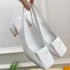 pumpar för kvinnor designer slingback klackar fyrkantiga tå skor sandaler sandles chunky block klack slingback pump svart vit naken läder kattunge klackar klädskor