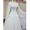 Weißes muslimisches islamisches Hochzeitskleid mit Stehkragen, arabisches Dubai, Cape-Ärmel, Perlenspitze, ländliche Brautkleider, elegantes, langärmliges marokkanisches Brautkleid Robe De Mariage 2024