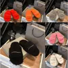 Sandales de luxe de designer Hiver Top Qualité Pantoufles Femmes Dames Laine Diapositives Fourrure Fluffy Furry Lettres chaudes Confortable Fuzzy Girl Flip Flop Slipper Taille 35 ~ 42