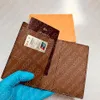 تغطية جواز السفر للسيدات للجنسين للأزياء حماية جواز السفر ، حامل بطاقة الائتمان العصرية ، Mens Wallet Brown Diconic Canvas Couverture2282