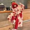 Vêtements de nuit pour femmes kawaii flanelle peignoir chaud fraise à la maison mignonne porte noctelle carioton hooded robe 2023 hiver kimono