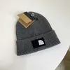 Banie / Skull Caps Designer Automne et Hiver Hat White Letter Simple Treat Chapeau Men's Lociers polyvalent en laine poly