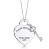 2024 Designer Love Key Necklace Female t Family Heart English Hanging Tag Peach Collar