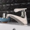 Badrumsvaskar kranar 1 st rostfritt stålbassängkran Monterad däckblandare Tap Enkel hål och kallt vatten Klassiskt tvättställ