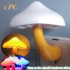 Pilzform Night Sensor LED Night Light, Fantasy Pilz Welt, automatische Sensorlicht -Touch -Nacht automatisch leuchtend, farbenfrohe wechselnde Farben.