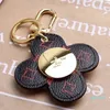 Keychain Old Flower Svart och röda dubbelsidiga designers Keychains Clover Florals Bubble Leather Keychain Par Floral Key Chain