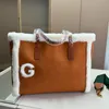 Wildleder -Samt -Einkaufstasche Ski Ski große Kapazität Achselhöhle Schulter Einkaufstaschen Designer Handtaschen Flauschige Achselhaut Taschen Handtasche reines Crossbody Abnehmbares breites Riemen