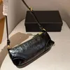 Luksusowy oryginalny skórzany wzór portrecki projektant torebek ramię to torba crossbody torba TOTE Wysokiej jakości metalowa klamra moda Sling CHD2312212-25