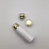 Bouteille de toner de lotion à l'essence blanche transparente givrée avec bouchons de capuchon doré de 100 ml