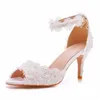 Sapatos de vestido Mulheres Sandálias Altura Crescente Pérola Lace Flor Decoração 7cm Saltos Finos Fivela Strap Casamento Mulheres Sapato Branco Estilo Coreano