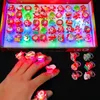 Weihnachten kleine Geschenke Fingerlichter leuchtend LED Ring Dekoration Kinder Ringe