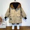 Jaqueta para meninos crianças moda inverno no inverno espessado com capuz jackets médios longos 231221