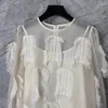 Blouses Femmes Chemisier à pompon Chemises 2024 Printemps Été Créateur de mode Hauts Femmes Creux Out Broderie À Manches Longues Beige Vin Rouge Femelle