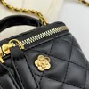 Luxury Pu Leather Cosmetic Case Chain Handväska med justerbar lång rem 2023 Hot Selling Lingge Shoulder Women Bag FMT-4145