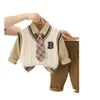 Baby Boys Odzież Sweter dla dzieci Zestaw dzieci kamizelka kardiganowe koszule długie rękawy dżinsowe spodnie strój 231220