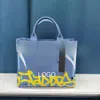 2024 Sommaren Nya kvinnors handväska Fashion Creative Graffiti Tote Påsar Trendiga stora kapacitet Crossbody Gril's Bag