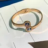 Pulseira pulseira de pulseiras diamantes de pulseira de luxo design moderno jóias de laço fechado Ladies Ladies Classic Jewelry Birthday Presente de Natal muito legal