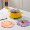 Table Mattes de table Daisy Fleur Silicone Isolation PAD TAP MATE ET COINSEURS COPERS POT ANTI SLIP PLACE POUR BOISS