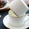 ゴールドペイントコーヒーカップセットセラミックヨーロッパの骨磁器コーヒーマグは、金茶カップの豪華な輪郭を備えた豪華なアウトラインで、プレート231221