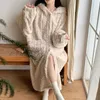 Abbigliamento per il sonno femminile 2023 Vendita di pigiami caldo flanella cardigan con cappuccio lungo abito inverno inverno sciolto comodo velluto di corallo notturno