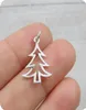 5st Simple Christmas Tree Necklace Tiny Pine Tree Halsband Life Family Acorn Oak Tree Leaf Halsband Söta växtgåvor2167242