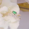 Anelli a grappolo Anello da donna in cristallo verde smeraldo della Boemia Doppio strato Zircone trasparente Elegante bijoux Fidanzamento con dito Natale 283T