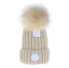 2024 Monclair Beanie Cap Mens Designer Cappelli a secchiello Nuove donne di moda Ladies Warm Winter Beanie Grande pelliccia sintetica Pom Poms Bobble Hat Outdoor A11