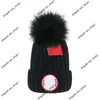 Hombro de marca de moda Venta caliente Hat de lana de invierno para hombres y mujeres Compras al aire libre Turnited Warty Big Goosse Real Fur Ball Cold