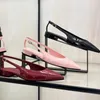 Klänningskor rosa patentläder spetsig tå låg häl varumärkesdesigner spänne grunt sandaler för kvinnor sommar avslappnade slingbacks damer