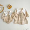 Flickans klänningar Autumn Baby Girls Clothes Långärmad Plaid Big Lapel Girl Dress and Baby Romper Princess Dresses Sister Matching Outfit