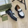 Designer kvinnor avslappnad sko plattformskedja plattform loafers sula loafers metall spännen tjocka sulor kvinnor lady flicka lyx läder casual skor