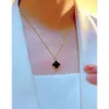 Collier Van Clover Fashion Version coréenne du collier Four Leaf Clover Fresh Ladies 18K Pendant Cent Highend Gift with Box