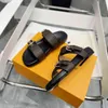 클래식 디자이너 슬리퍼 패션 럭셔리 유니essurex Bom Dia Flat Comfort Mule Summer Beach Sandals Buckle Buckle Sole 남성 여성 슬라이딩 컴포트 플랫 슬리퍼