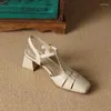 Vestido sapatos de 5 cm de salto alto sandálias médias de dedo do dedo do pé para mulheres genuínas de couro genuíno europeu e americano bege americano