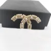 2022 Broche de charme de qualidade de luxo Design simples com diamante brilhante em ouro 18K TEM BOX SAMP PS7298A297P