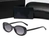 Occhiali da sole designer di lusso scavati per le donne bicchieri da sole da sole stesse occhiali da sole Beach Street Photo piccoli Sunnies unici Full Frame con Box 33Y12