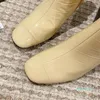 Designerin Frauenstiefel Ketten Dicke Heels kurze Stiefel halbe Top Patent Leder -Knöchelschuhe Pumpen Frau High Heels 9 cm