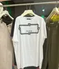 2024 Mens Designers T Shirt Man Tshirt مع رسائل ذهبية طباعة الأكمام القصيرة القمصان الصيفية الرجال فضفاضة المحملات الآسيوية الحجم S-5XL