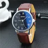 Нарученные часы простые мужские часы деловые кожаные Quartz Gold Sliver Dial