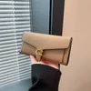 Numéro 5821 Automne et hiver nouveau vin dieu long style 30% de réduction portefeuille sac femme carte intérieure espace lumière luxe polyvalent mode pince à billets fille