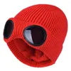 Boinas de boinas de chapéu de adultos elegantes Decoração de copos de malha, mantenha quente outono inverno homem homem gorro de caveira boné