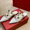 2024ブランドデザイナーNew Women's High Heel Flatsは、つま先サンダルの先の尖ったつま先のビーチサンダルサイ​​ズ35-43